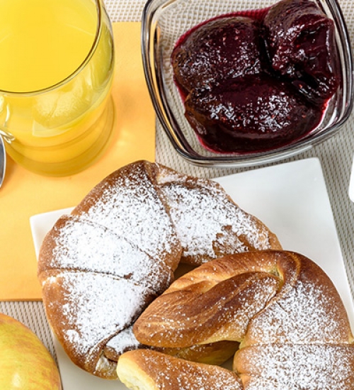 Kipferl mit Birne Holunder Marmelade